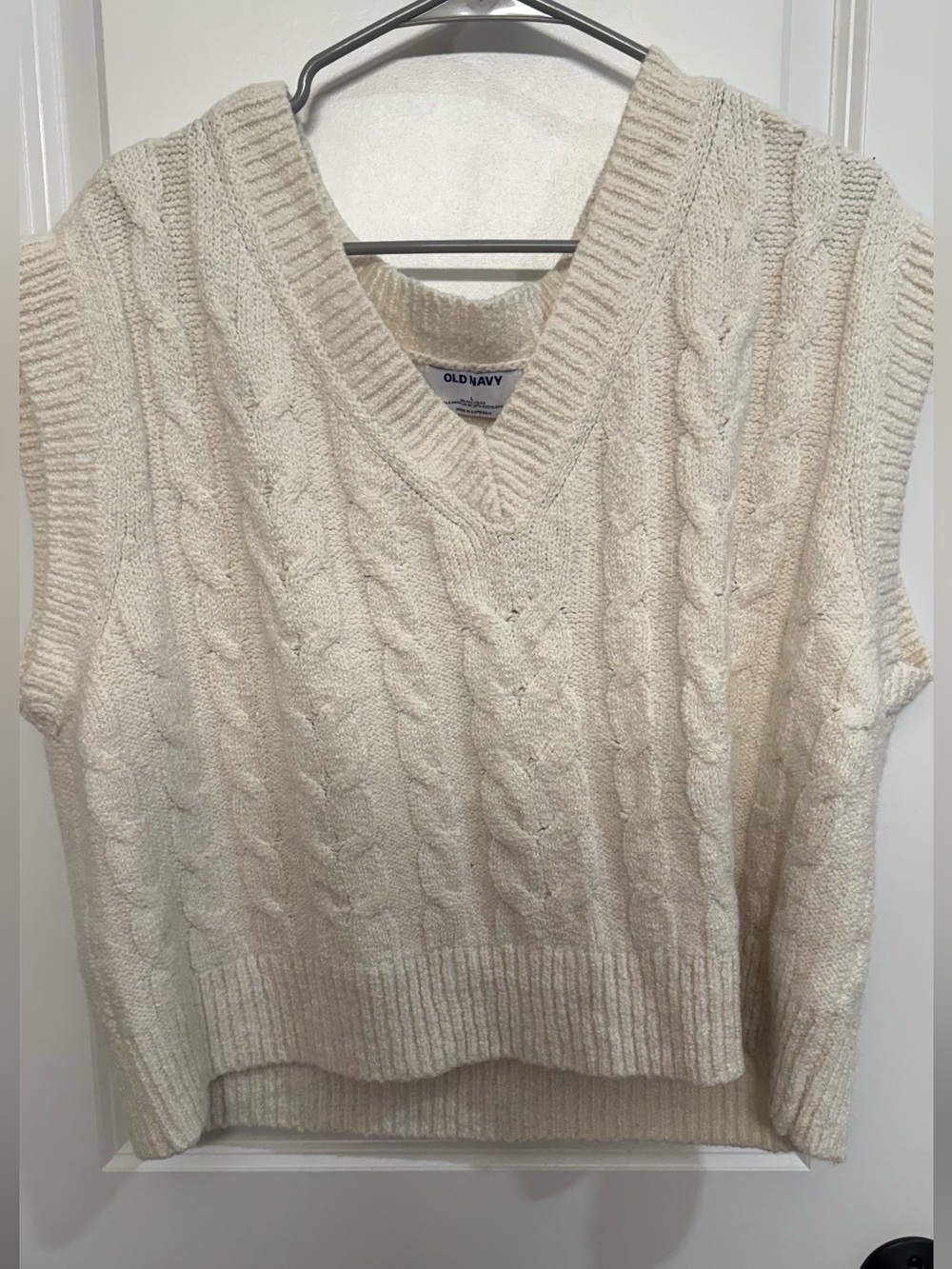 Old Navy - Cream Cable Knit V-Neck Cropped Sweater Vest, L